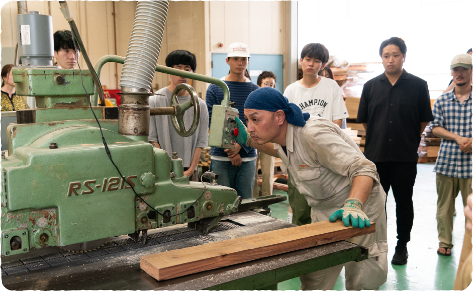 帝国器材を見学の様子5