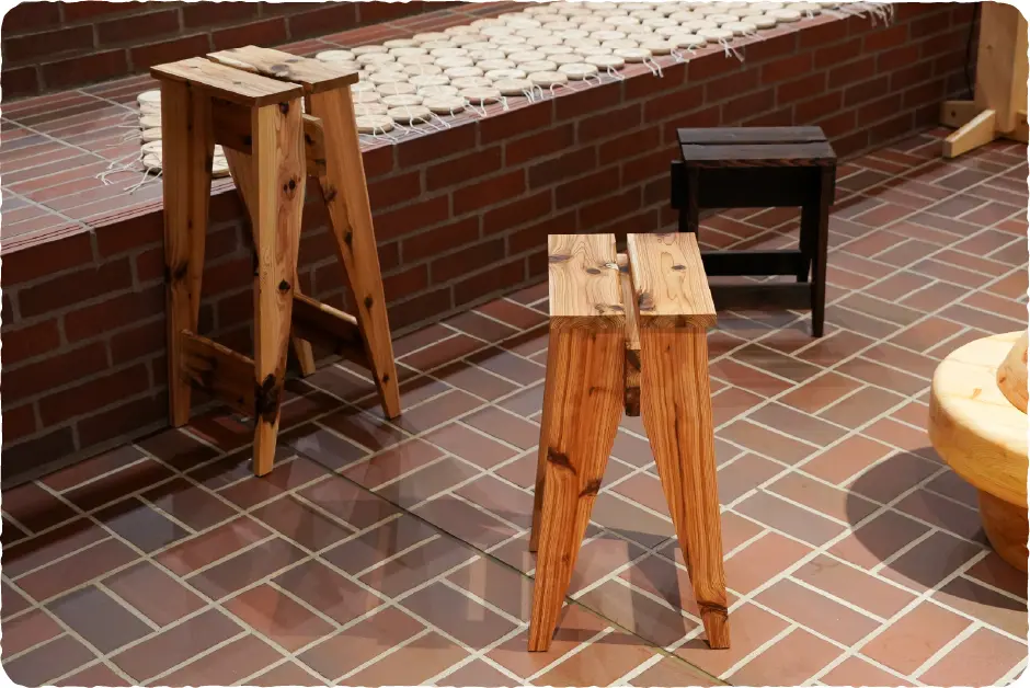 「杉板Aスツール​」三野 佑己 イメージ写真